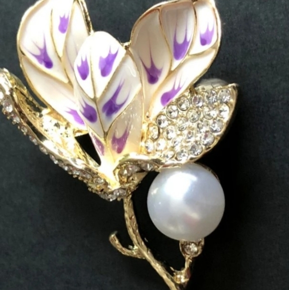 Beautiful Enamel , Faux Pearl And Gold Color Floral Magnolia Brooch , About 2" - Picture 3 of 6